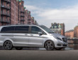 Silberne Mercedes-Benz V-Klasse in der Seitenansicht