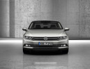 Silberner Volkswagen Passat Limousine in der Frontansicht