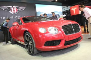 Bentley Continental GT V8 in Feuerrot in Detroit