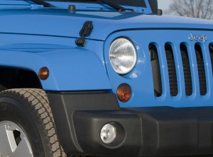 Die Frontscheinwerfer des Jeep Wrangler