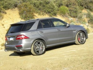 Mercedes ML 63 AMG in der Heck und Seitenansicht