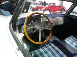 Das ist das Cockpit des Mercedes-Benz SL