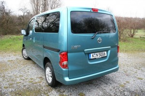 Der Testwagen Nissan NV200 Evalia dci90 in der Heckansicht