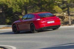 Der Porsche Panamera GTS in der Heckansicht