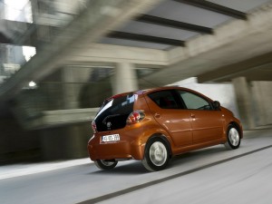 Neues Modell des Toyota Aygo in der Heckansicht