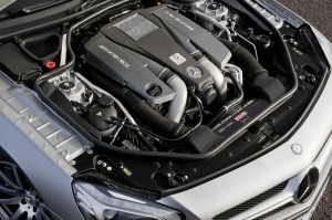 Der Mercedes-Benz SL 63 AMG Motor leistet 537 PS