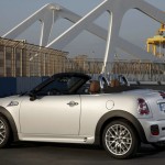 Mini Roadster in der Heck und Seitenansicht geöffnet