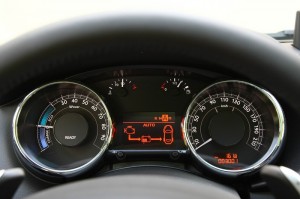 Der Tachometer des Peugeot 3008 HYbrid4