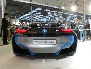 Die Heckansicht des BMW i8 Spyder