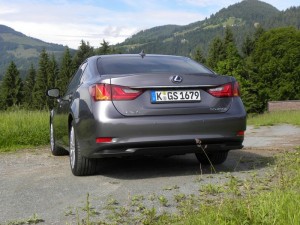 Lexus GS 450h in der Heckansicht