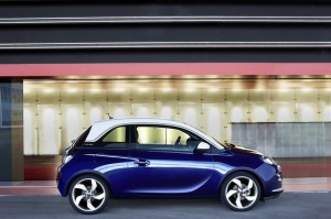 Die Seitenpartie des Opel Adam