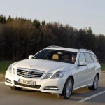 Weisser Mercedes-Benz E 300 Blue Tec Hybrid als T-Modell