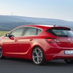 Opel Astra als Fünftürer in der Heckansicht