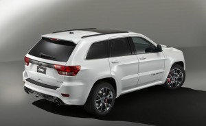 Jeep Grand Cherokee SRT Limited Edition in Weiss in der Seiten- Heckansicht