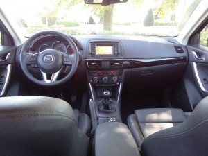 Das Armaturenbrett des Mazda CX-5