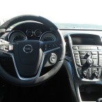 Opel Astra Limousine 2012 Cockpit - Lenkrad, Tacho