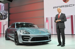 Porsche Panamera Sport Tursimo Plug-in-Hybrid in Paris