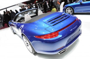 Porsche Carrera 4 in Blau auf dem Pariser Autosalon 2012