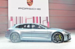 Die Seitenpartie des Porsche Panamera Sport Turismo 2012