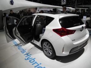 Toyota Auris Kombi (Touring Sports) 2013 in Weiss