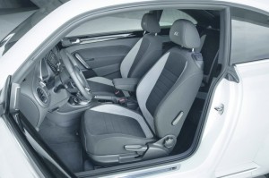 Das Interieur des VW Beetle R-Line