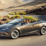 Opel Cascada mit geöffnetem Dach + Fahrer