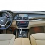 Das Armaturenbrett des BMW X5 xDrive40d (2010)
