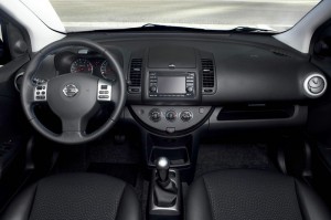 Der Innenraum des Minivans Nissan Note