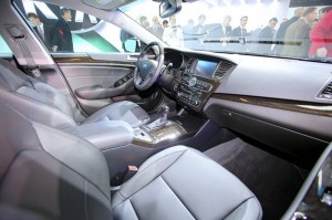 Das Interieur der Kia-Limousine Cedenza