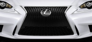 Der Grill des Lexus IS 250 F-Sport