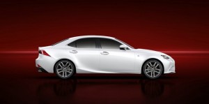 Der Lexus IS 250 F-Sport 2013 in der Seitenansicht