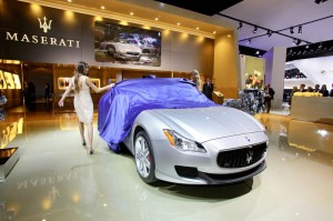 Hostess enthüllt den neuen Maserati Quattroporte