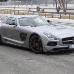 Grauer Mercedes-Benz SLS AMG Coupe Black Series in der Frontansicht