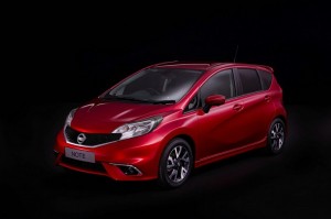 Roter Nissan Note Modellgeneration 2014