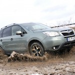 Subaru Forester 2013er Modellgeneration im Schlamm