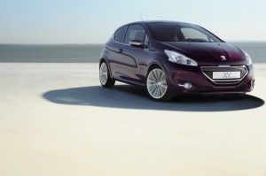 Peugeot 208 XY in der Lackfarbe Purple Night Violett