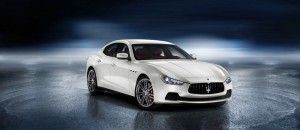 Maserati Ghibli in weiss in der Frontansicht