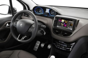 Das Cockpit des Mini-SUV Peugeot 2008