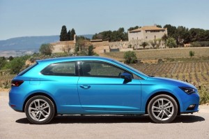 2013er Seat Leon SC in blau in der Seitenansicht