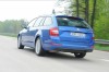 Skoda Octavia Combi in Blau Metallic in der Heckansicht