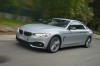 Silberner BMW 435i Exterieur Fahraufnahme