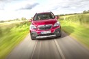 Roter Opel Mokka 1.4 Turbo 4x4 in der Frontansicht