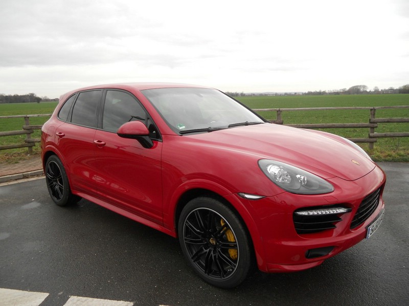 Porsche SUV Topmodell Cayenne GTS in rot