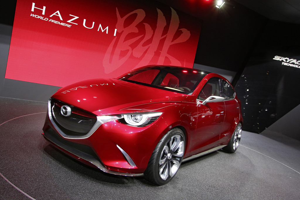 Concept Car Mazda Hazumi in dunkelrot in Genf