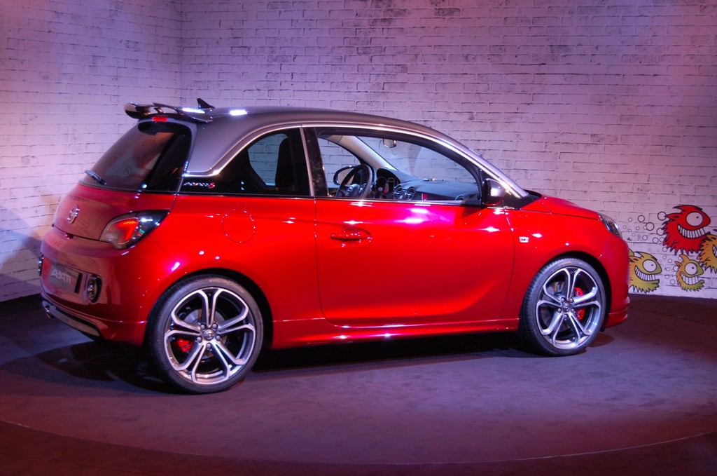 Galerie Opel Adam S Genf 14 Bilder Und Fotos