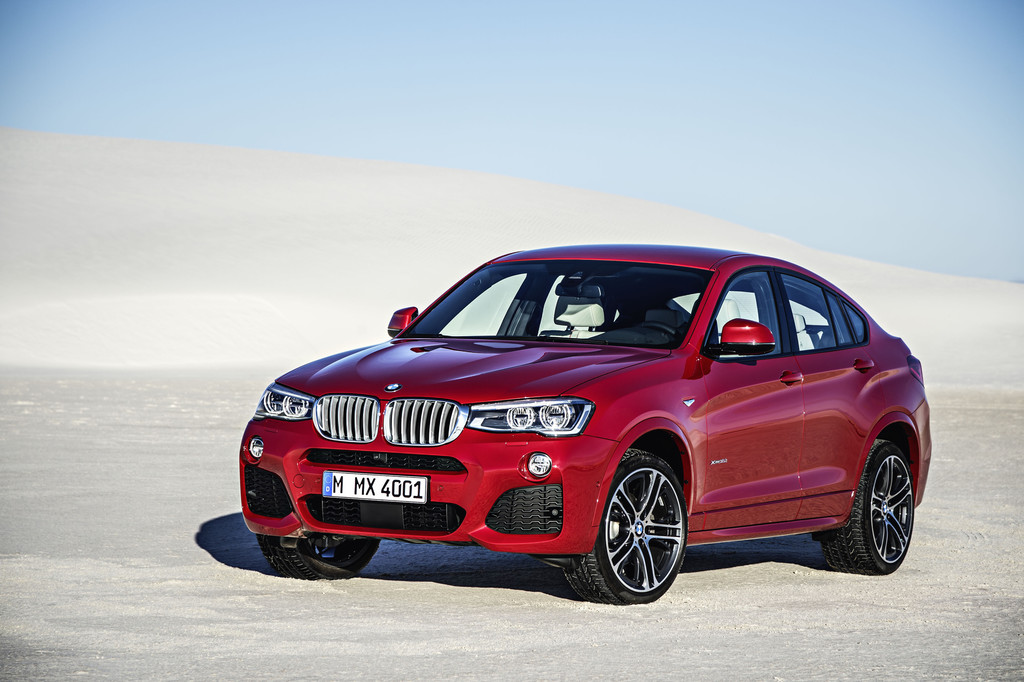 Roter BMW X4 Baujahr 2014 in der Frontansicht