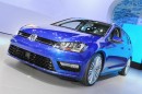 VW Golf SportWagen in Blau auf der New York Motor Show 2014