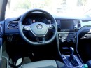 Das Cockpit des 150 PS starken Volkswagen Golf Sportsvan 2.0 TDI DSG Bluemotion