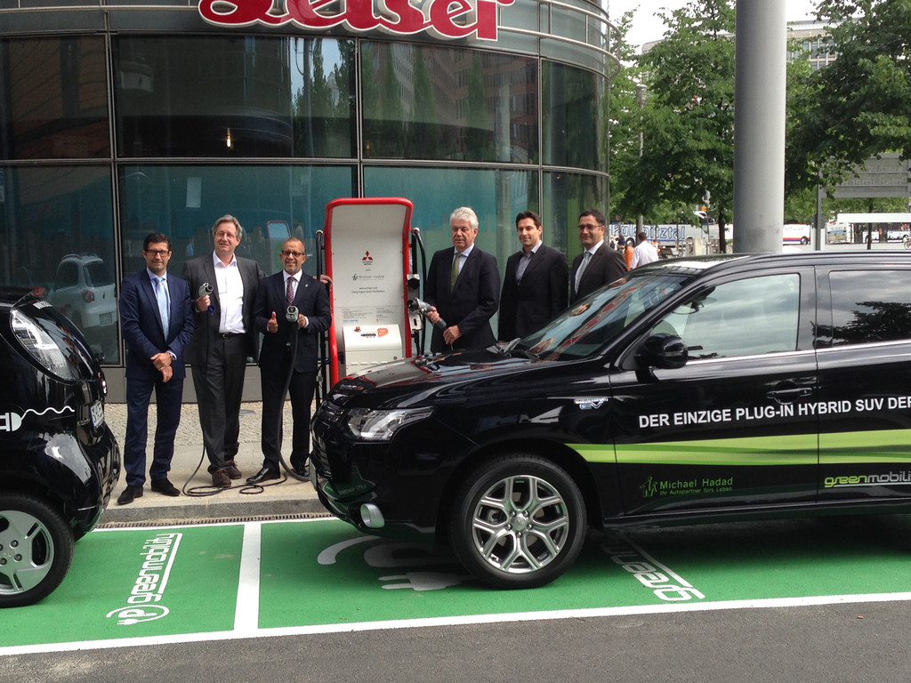 Öffentliche Schnell-Ladestation von Mitsubishi für Elektrofahrzeuge am Potsdamer Platz in Berlin.