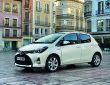 Toyota Yaris Facelift 2014 in weiß in der Seitenansicht
